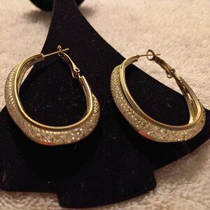 Gold Oval Chunky Mesh Inner Layered Sparkly Crystals Clip Hoop